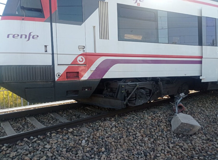 Bogie del último coche del tren, en el que se aprecia que las ruedas no se han salido de la vía. AUTORÍA DESCONOCIDA.