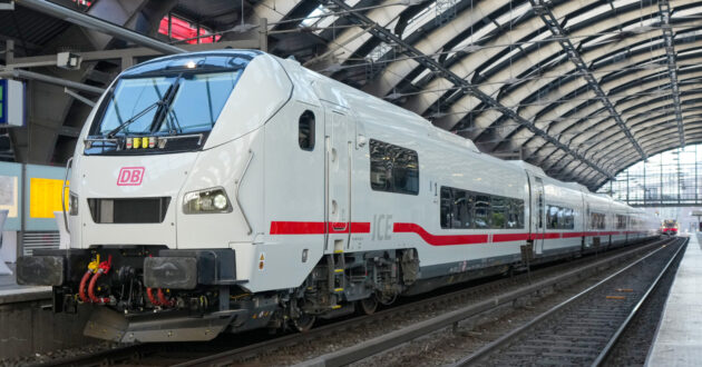 Composición del ICE L en la estación de Berlin Ostbahnhof durante su presentación. © DEUTSCHE BAHN AG/OLIVER LANG.