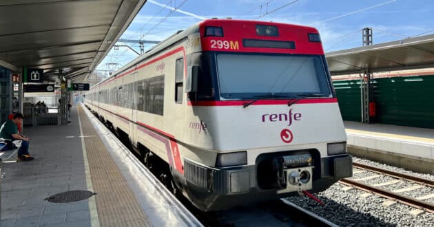Tren de Cercanías San Sebastián de la serie 447. (CC BY NV SA) ERNST KERS-Flickr. Imagen recortada.