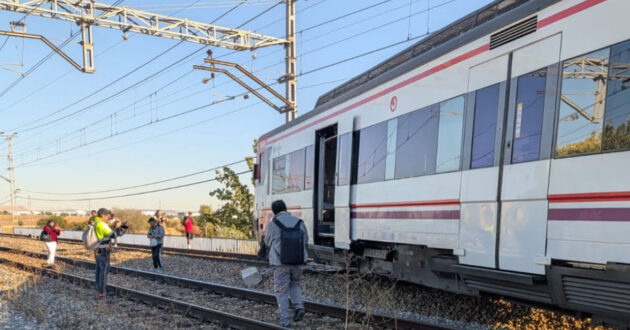 Unidad 446 de Cercanías Madrid afectada por el accidente en San Fernando de Henares. AUTORÍA DESCONOCIDA.
