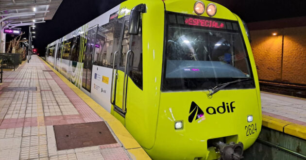 Unidad 526-024 dotada de equipos embarcados de ERTMS regiononal y con la librea de Adif durante el inicio de las pruebas. © ADIF.