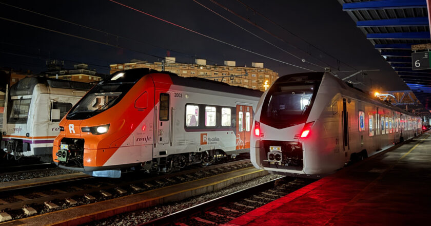 Unidades de la serie 448, 452, también en homologación; y 431.200 (312 de FGC) en Lérida. © JAVIER ROBLES ZURDO.