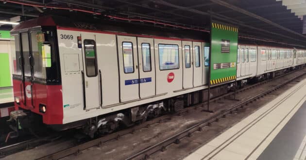 Series 3000 train of the Barcelona metro. © MIGUEL BUSTOS.