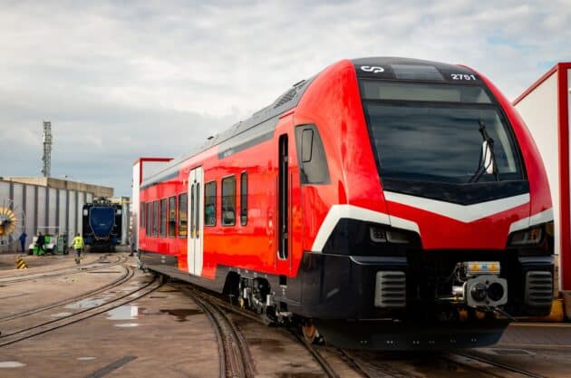 One of the 2751's cab cars in Albuixech.