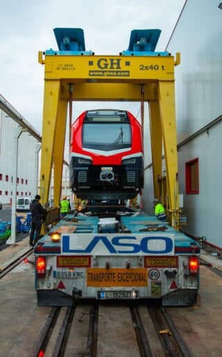 Loading the car onto the lorry's semi-trailer.