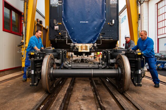 Intermediate bogie during loading.