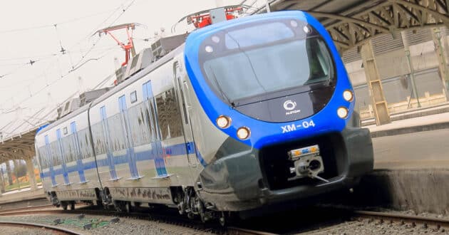 Tren X'Trapolis modular empleado para el servicio Santiago-Nos. (CC BY SA) EL GUILLE!-Flickr. Imagen recortada.