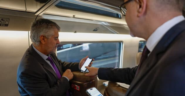 Miguel Ángel Oliver (left), President of EFE; and Fabrizzio Favara (right), CEO of iryo. © IRYO.