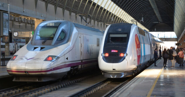 Renfe and Ouigo trains in Seville-Santa Justa. © MIGUEL BUSTOS.