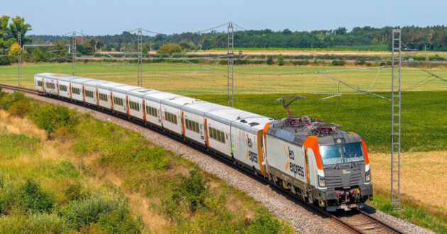 Composición de Leo Express formada por una locomotora Siemens Vectron y una composición de Talgo VI con su nueva librea. © LEO EXPRESS.