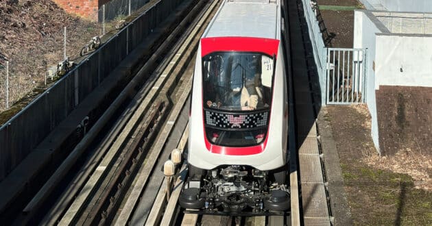 Tren Alstom Metropolis BOA durante su primer día de servicio en el metro de Lille. (CC BY SA) MATGRT-Wikimedia Commons. Imagen recortada.