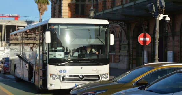 Substitute bus for the train for the underground works in Almería. © MIGUEL BUSTOS.