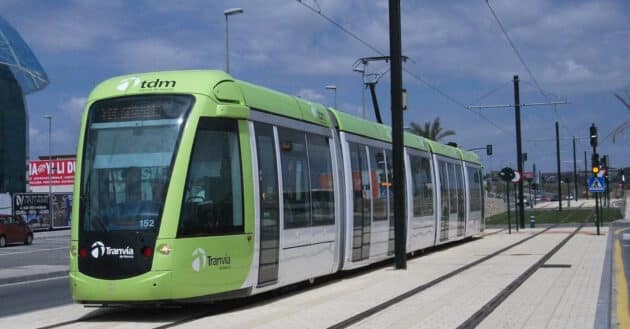 Citadis del tranvía de Murcia. (CC BY SA) ANGELVILU-Wikimedia Commons. Imagen recortada