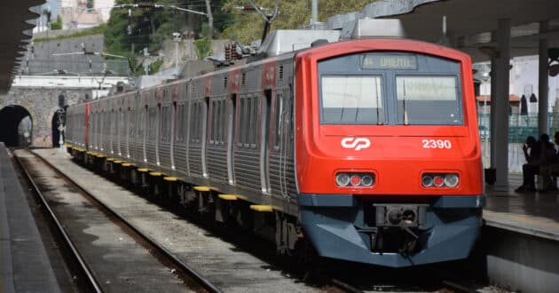Train of the 2300 series of the CP Lisbon Urbanos in Sintra. © MIGUEL BUSTOS.