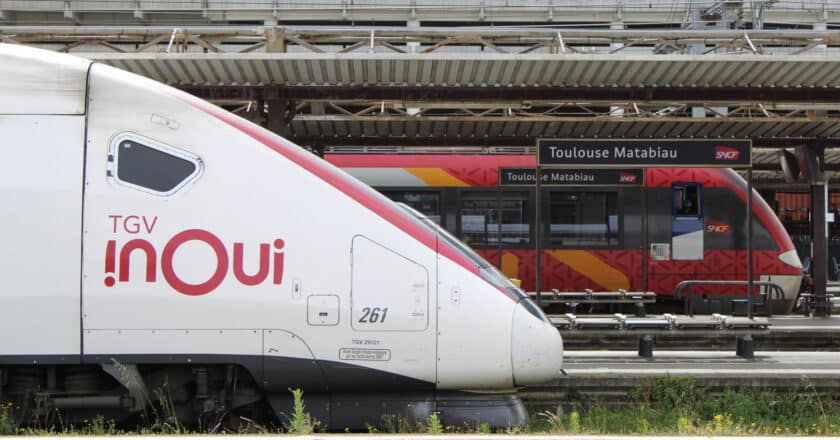 Tren TGV inOui en la estación de Toulouse Matabiau. (CC BY-SA) LYNEL64-Wikimedia Commons. Imagen recortada.