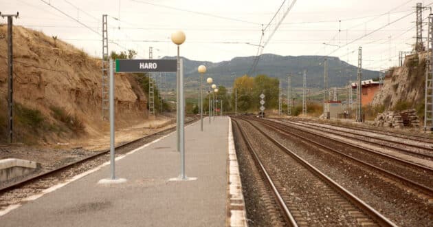 Andenes de la estación de Haro. © MINISTERIO DE TRANSPORTES Y MOVILIDAD SOSTENIBLE.