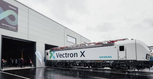 Locomotora Vectron X en el nuevo Rail Service Center de Múnich-Allach. © SIEMENS MOBILITY.