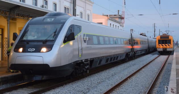 Alfa Pendular en la estación de Entroncamento. (CC BY SA) VALÉRIO DOS SANTOS-Wikimedia Commons. Imagen recortada.