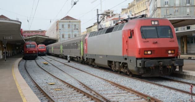 An Intercidades train parked at Santa Apolónia station in Lisbon. © MIGUEL BUSTOS.