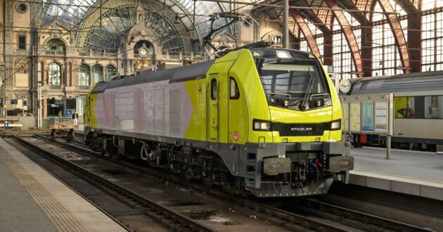 EURO6000 de Stadler en la estación central de Amberes, station Antwerpen-Centraal. © STADLER.