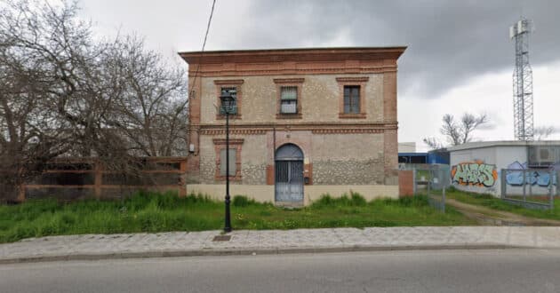 Fachada exterior do terminal de passageiros da estação de Griñón. © GOOGLE STREET VIEW.