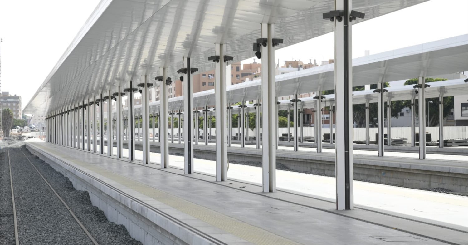 Óscar Puente visits new Almería station