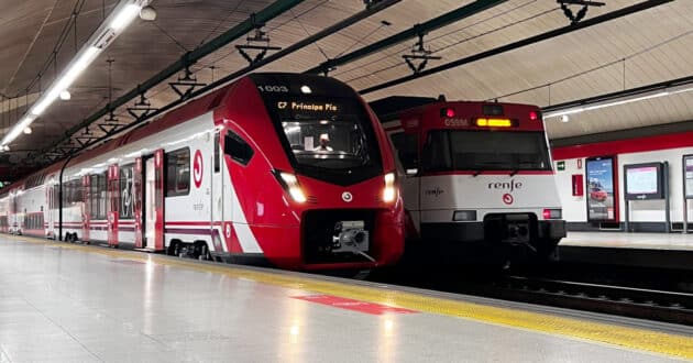 453-003, ao lado do 446-030, em Nuevos Ministerios. © LLEU (@LLEU_470 no X)