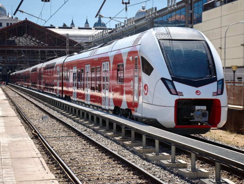 453-602 en la estación de Príncipe Pío durante el evento de presentación. © MIGUEL BUSTOS.