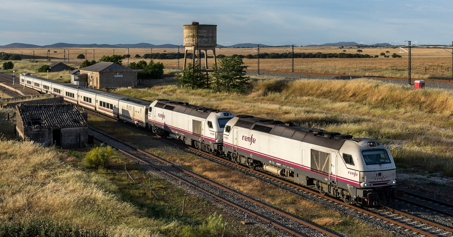 ¿Intercity Madrid-Lisboa? Renfe y CP podrían estar trabajando en él, con Talgo VI